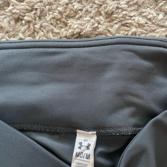 UnderArmor capris - Picture 2 of 2